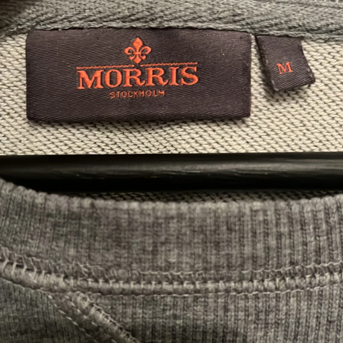 Grå sweatshirt Morris, storlek M men passar S  - 2