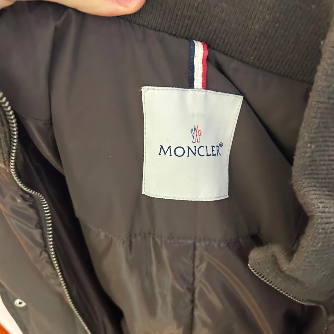 Mörkbrun dunjacka från Moncler - 2