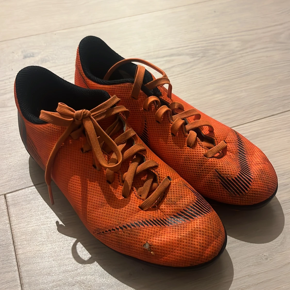 Nike Mercurial orange fotbollsskor