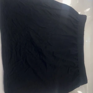 Minikjol - Minikjol från bohoo i storlek 36🖤 Använd en gång💕