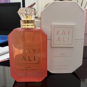 Kayali 39 - Säljer parfymer som inte kommer att användas mer . 100 ml full flaska men har använt några sprut av den 