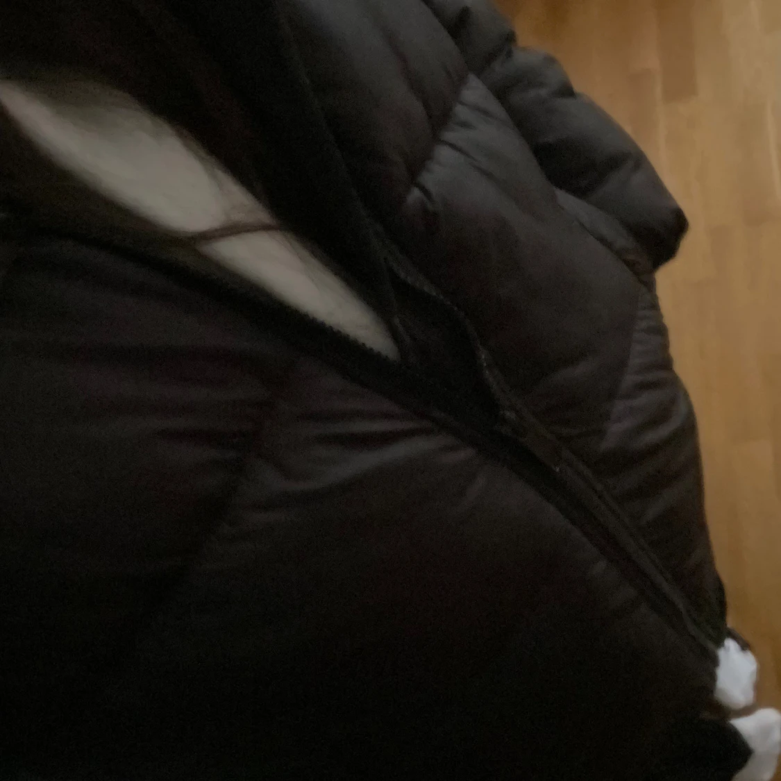 Svart pufferjacka - 1