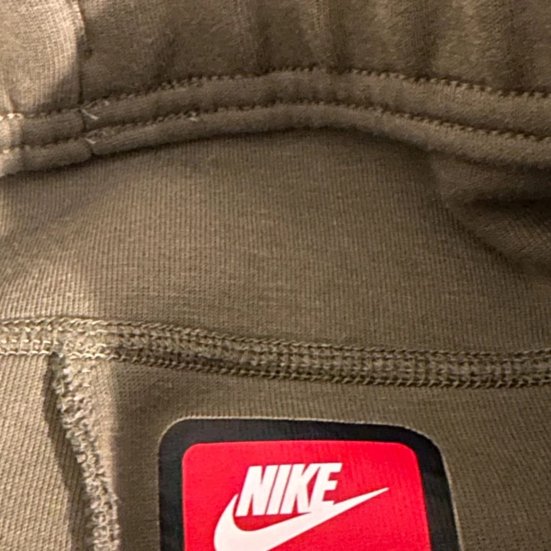 Olivgröna mjukisbyxor från Nike - 2