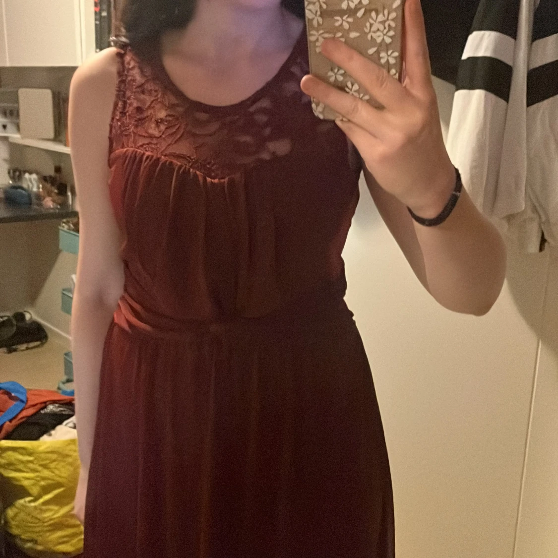 Vinröd ärmlös klänning med spets - 3