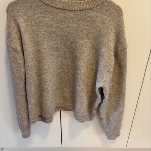 Stickad tröja  - Stickad tröja använd ett fåtal gånger 