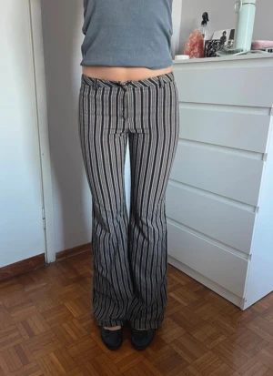 Max mara kostymbyxor - Kostymbyxor från max mara!! 80 midja och mer än 80 innerben, jag är 173 de är långa på mig❤️❤️