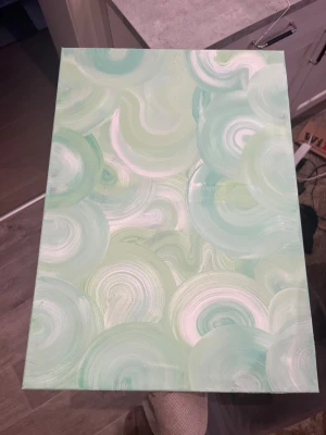 Tavla -  Egenmålad tavla💚🤍Mått 50x70. Två för 750kr, kolla profilen för fler tavlor🌟