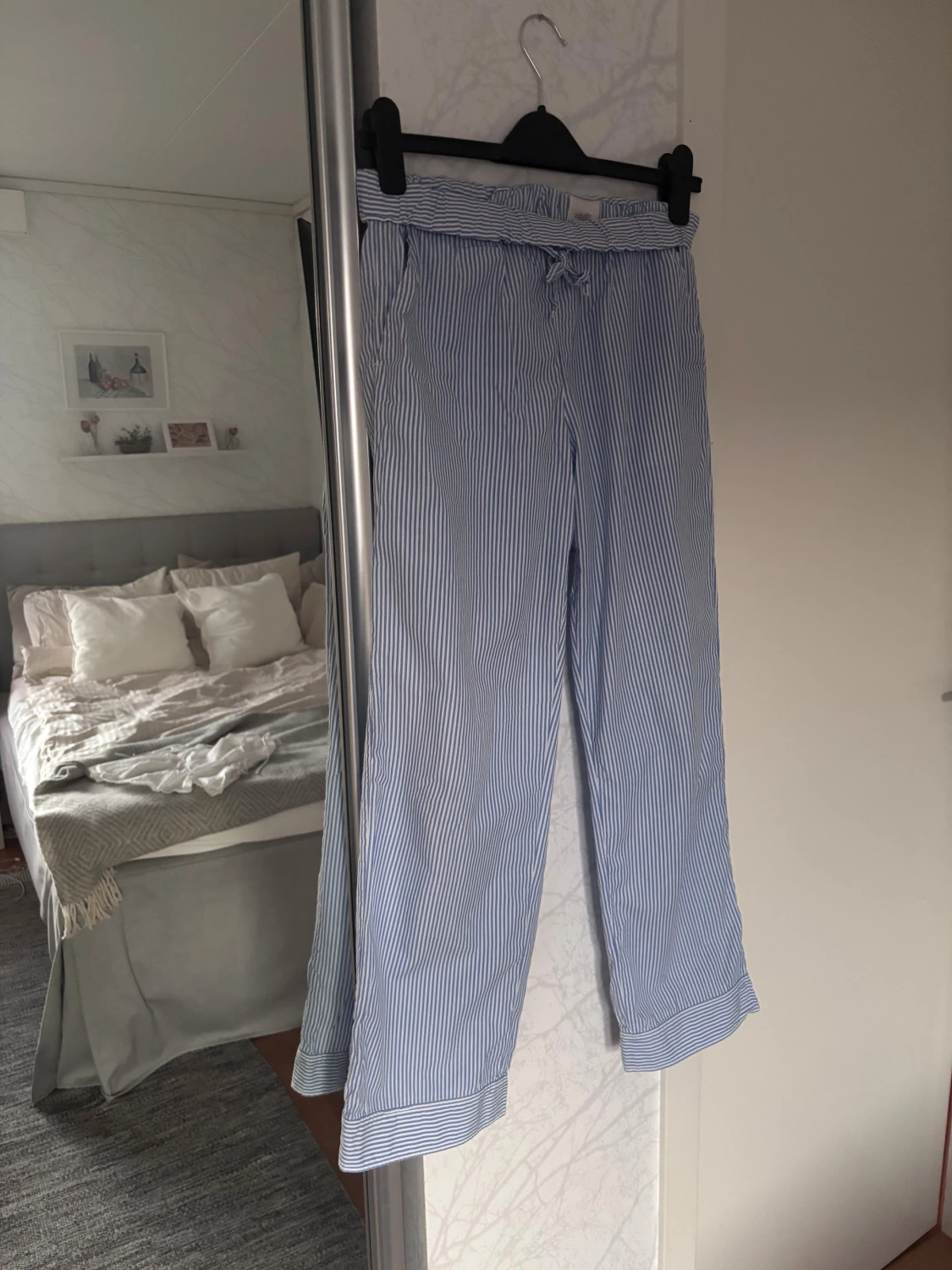 Blåvita randiga byxor från Arket - 1