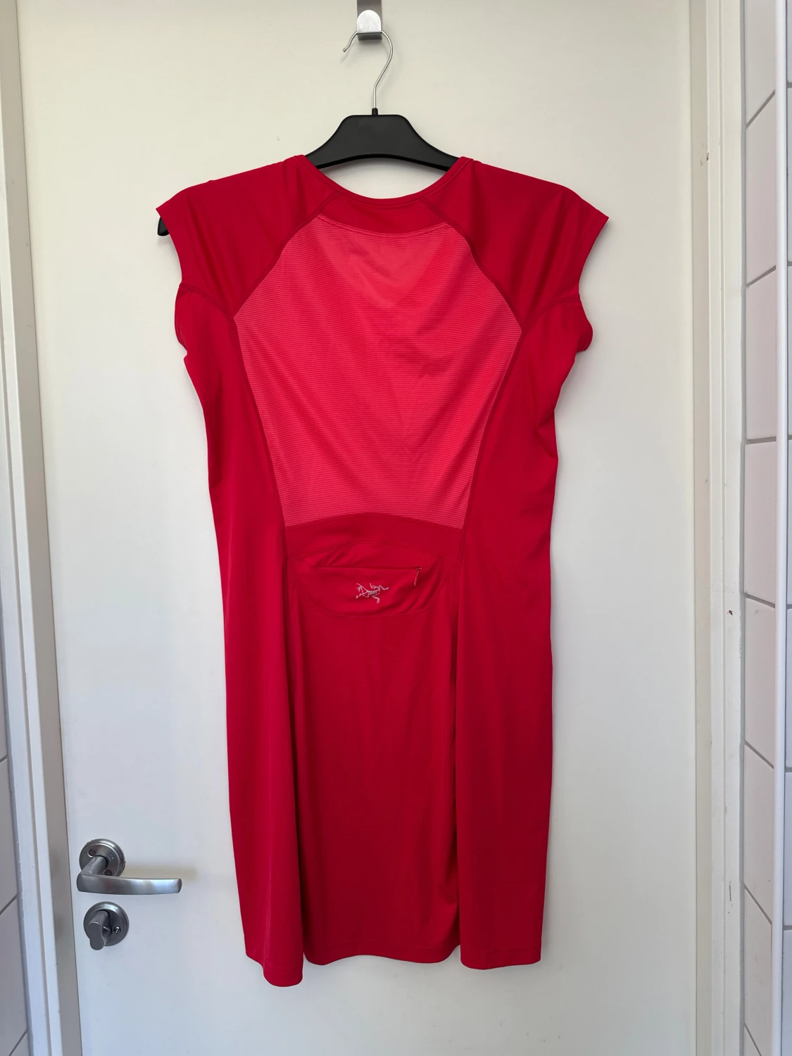 Röd sportklänning från Arc'teryx - 2