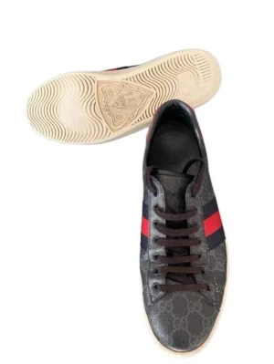 Gucci ace storlek 44 - Säljer ett par Gucci ace black, Storlek:44, Skick:9/10, Pris:1999,fraktas samma dag, kontakta mig vid frågor ‼️