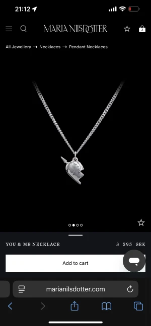 Maria Nilsdotter halsband - Silver halsband från Maria Nilsdotter, halsbandet är i bra skick och säljer ena halvan. Hör av er vid frågor🥰