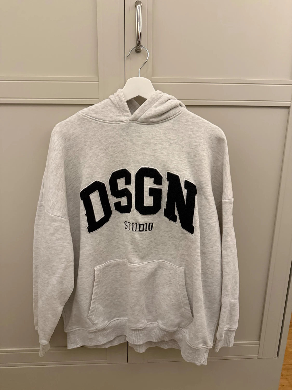 Hoodie med tryck  - 1