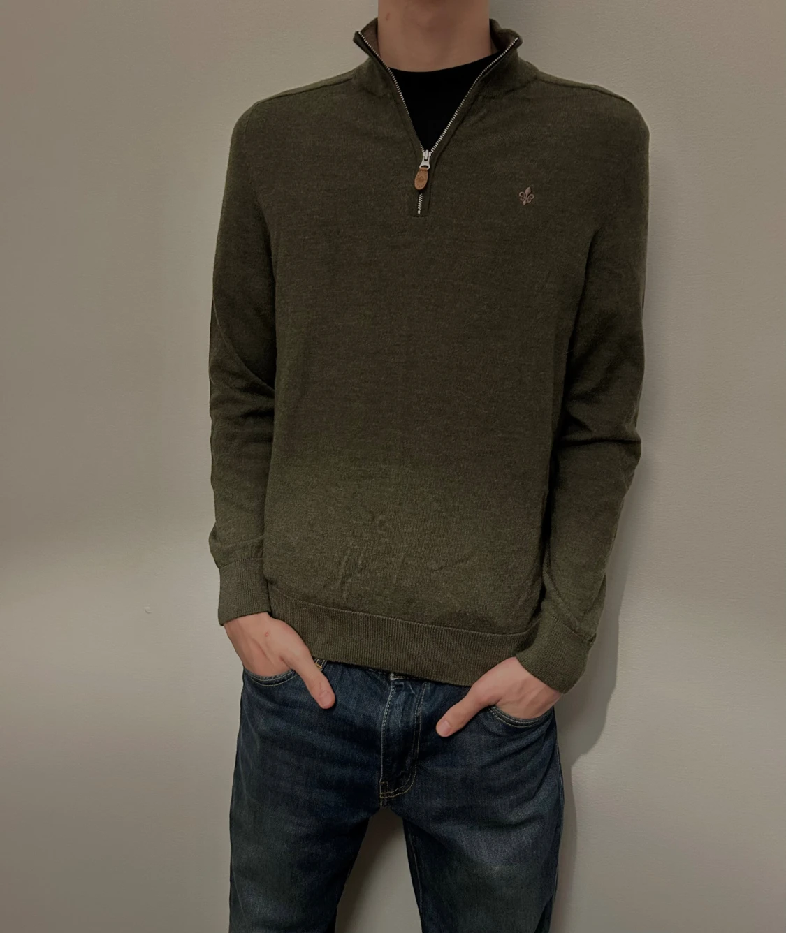 Olivgrön stickad tröja med half zip