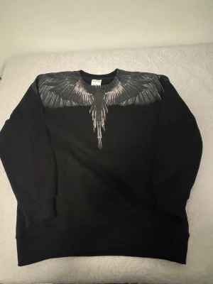 Marcelo burlon - Helt ny Marcelo burlon tröja. Säljer den eftersom den inte passar mig. Lapparna är kvar på tröjan.