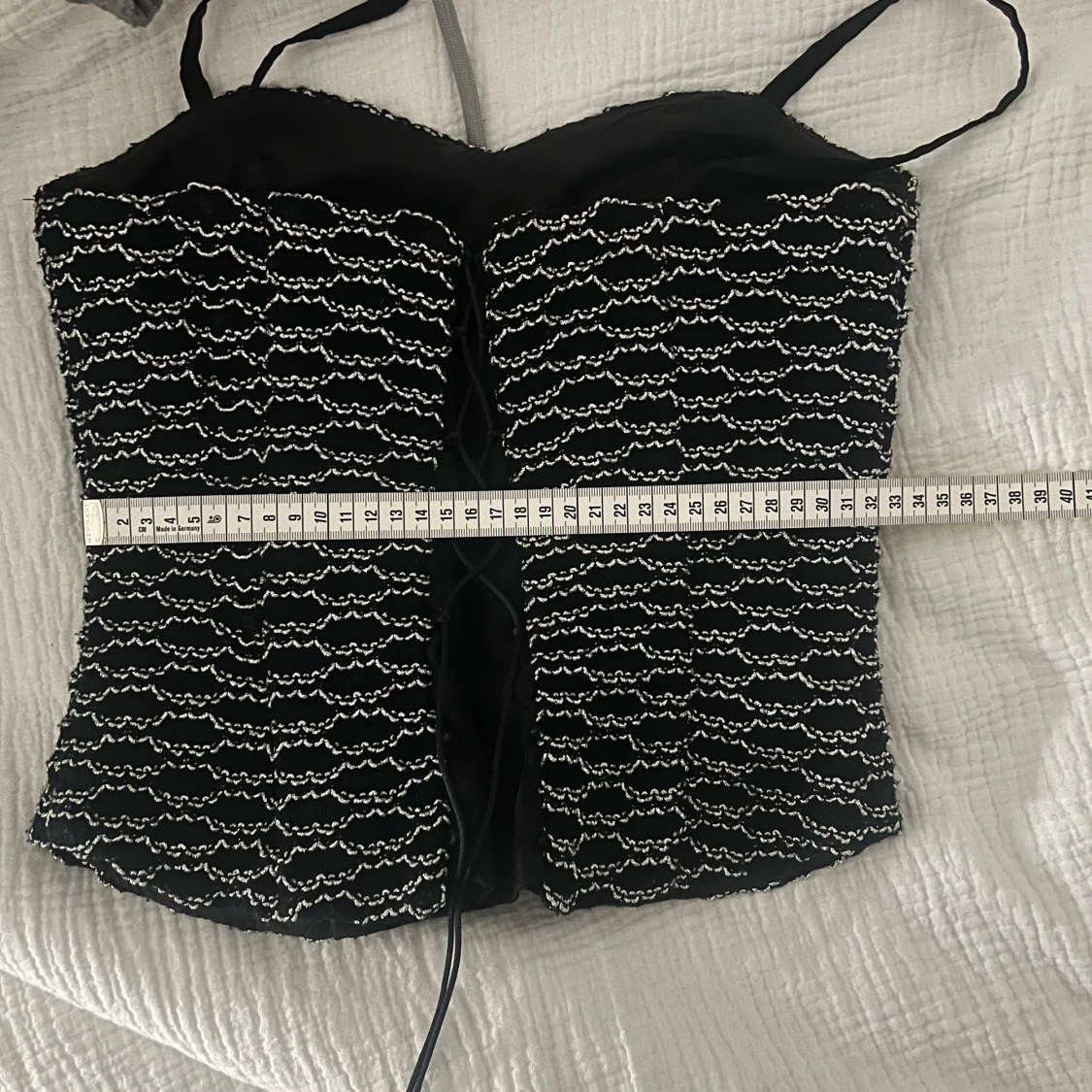 Svart och vit korsett från Dana - 2