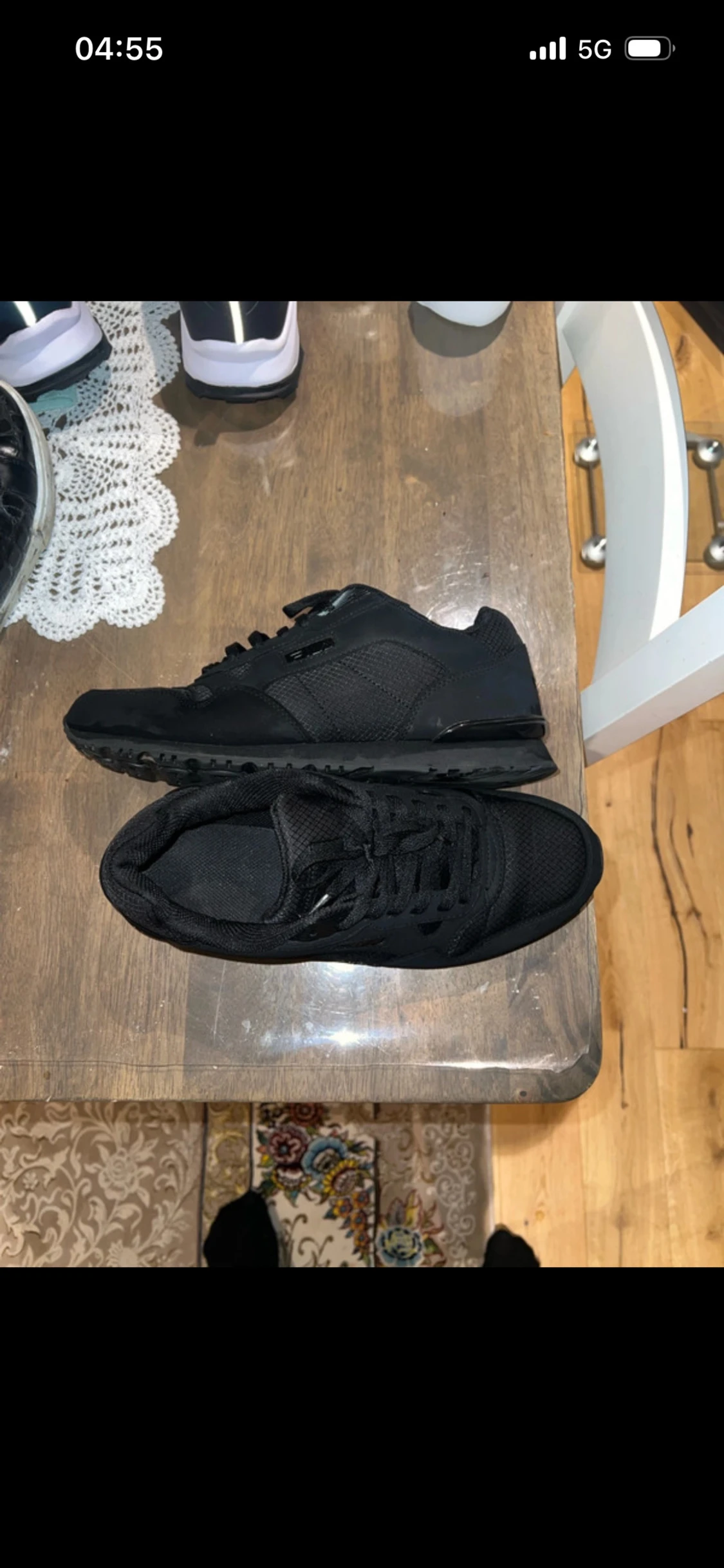 Svarta Fila sneakers med meshdetaljer - 1