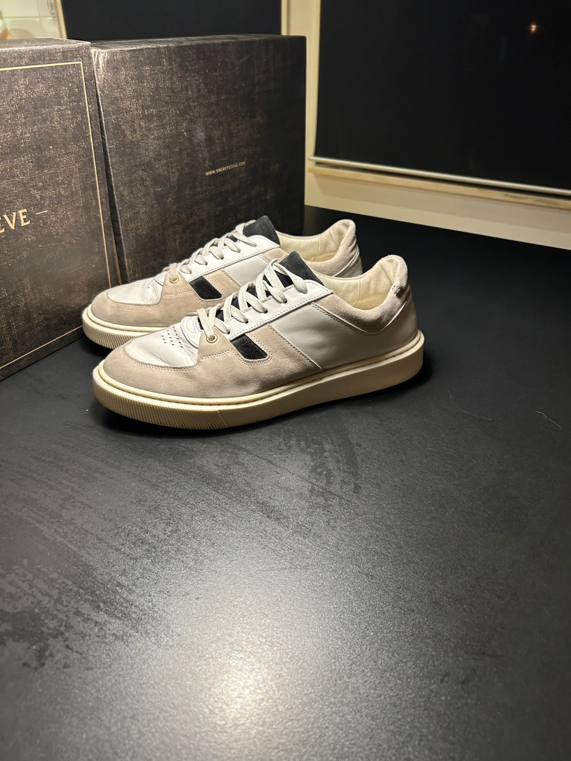 Sneaky Steve away vita och beige sneakers  - 4