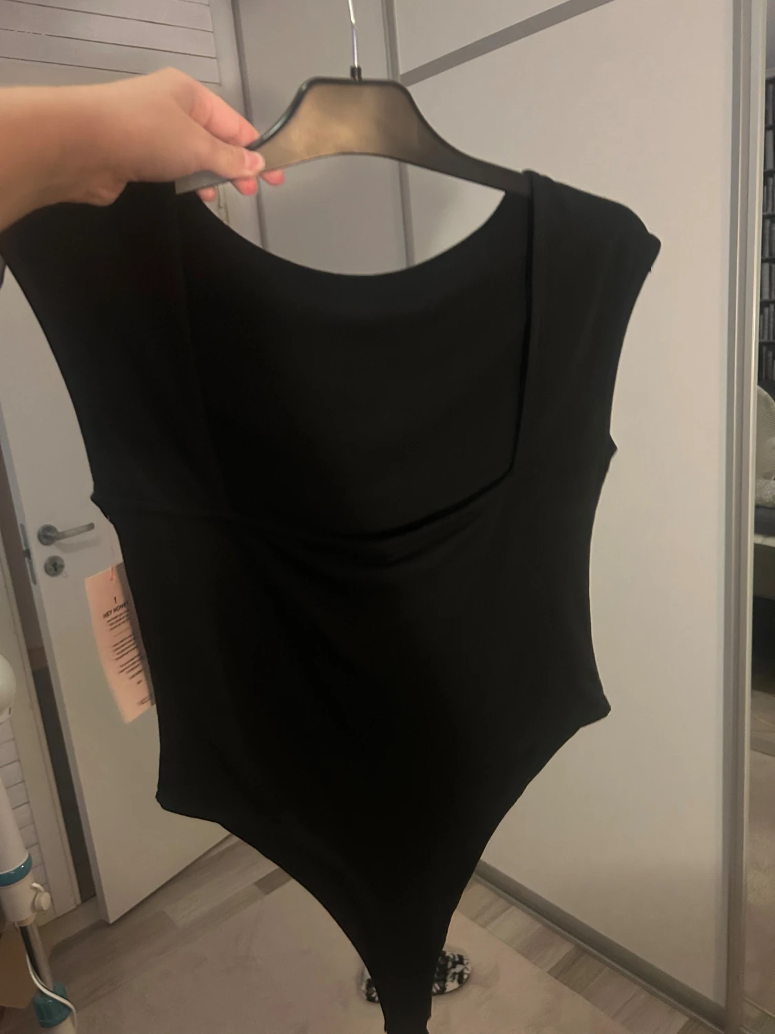Svart bodysuit med öppen rygg - 1