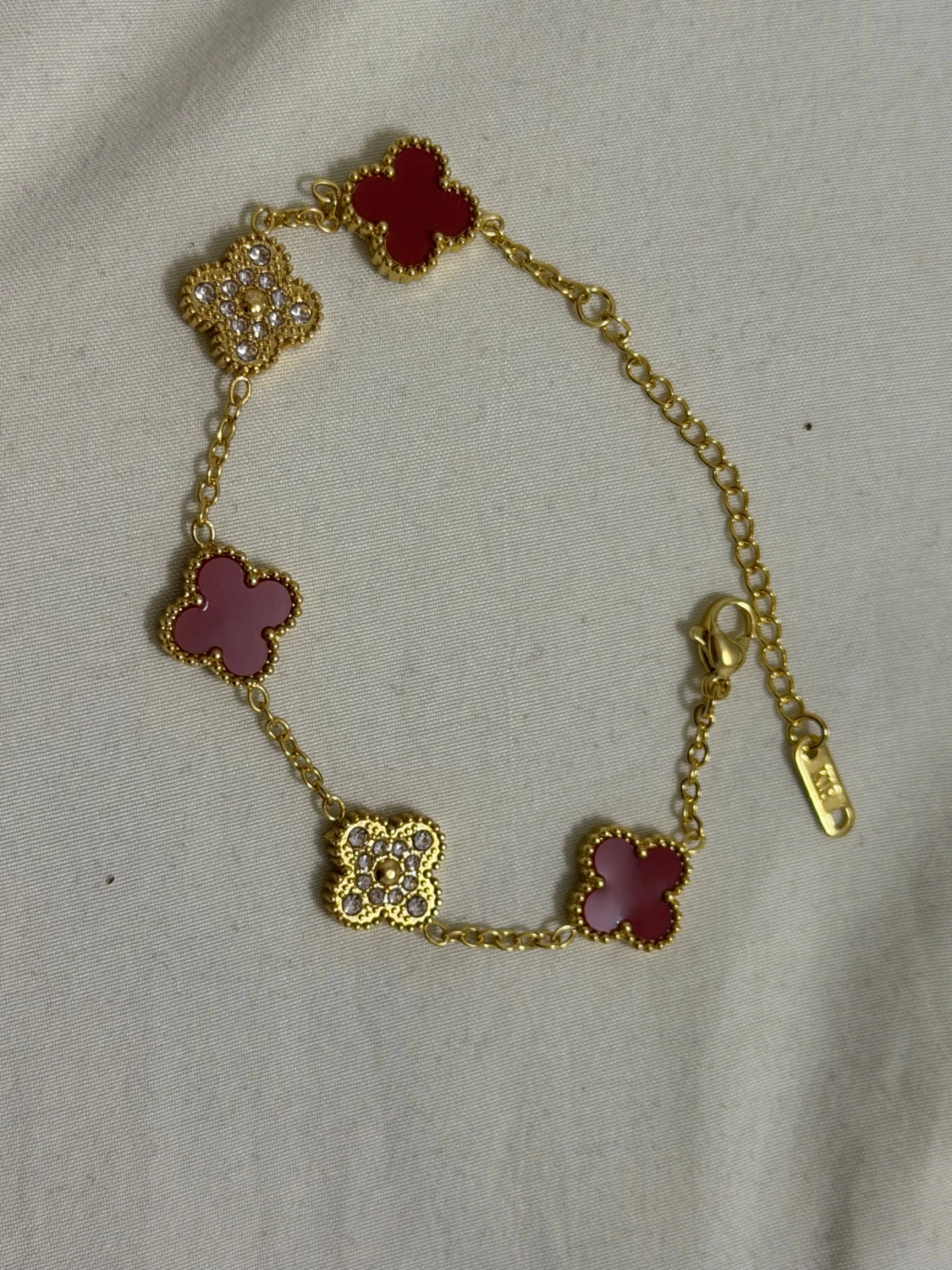 Guldarmband med röda klöver och kristaller - 1