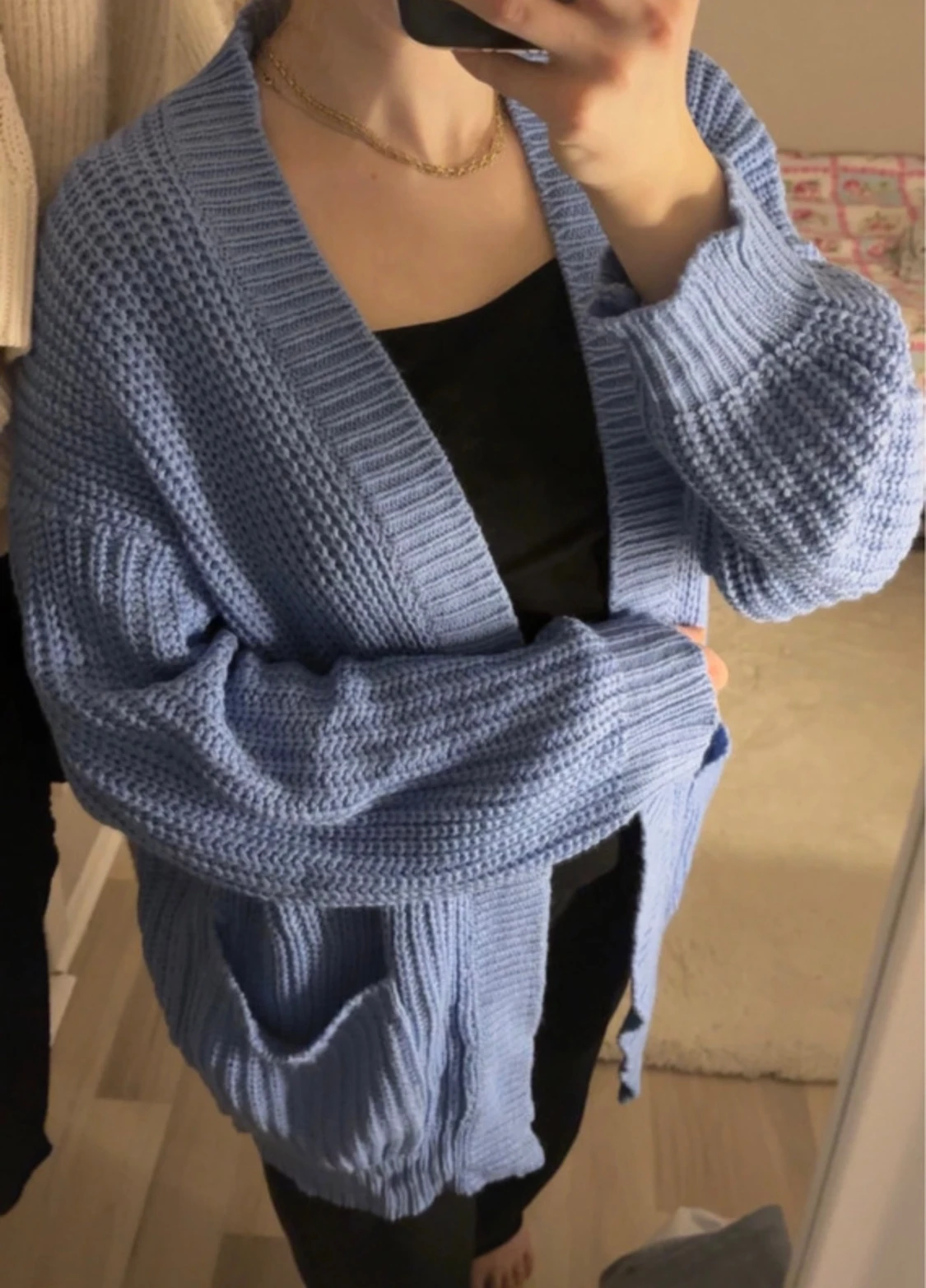 Blå stickad kofta med fickor - 2