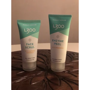 L300 Face Scrub & Enzyme Peel - Två ansiktsprodukter från L300: Face Scrub med naturliga mineraler och Enzyme Peel med prebiotika. Båda är parfymfria och passar alla hudtyper. Perfekt för dig som vill ha fräsch och ren hud. Aldrig öppnat förpackningarna! Priset är för båda produkterna tillsammans. 
