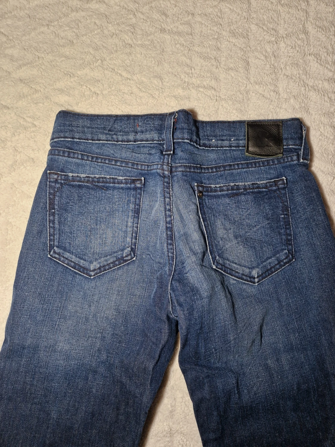 Mörkblå low rise jeans  - 3