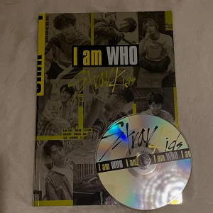 Straykids  - Säljer detta album för 50kr + 75kr frakt! Det som är på bilden medföljer ^^ Hör gärna av dig vid frågor och tryck INTE på köp nu😁