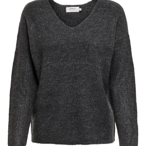 stickad tröja från only - Säljer dessa två stickade tröjor från Only då jag inte har användning till dom mer, du kan köpa båda eller bara en. De är bara att höra av dig om den om du vill veta mer och för prisförslag🩷