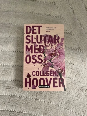 Det slutar med oss - Colleen Hoover - Säljer denna bok då inte kommer till användning. Köpt från Akademibokhandeln. Nypris 190kr.