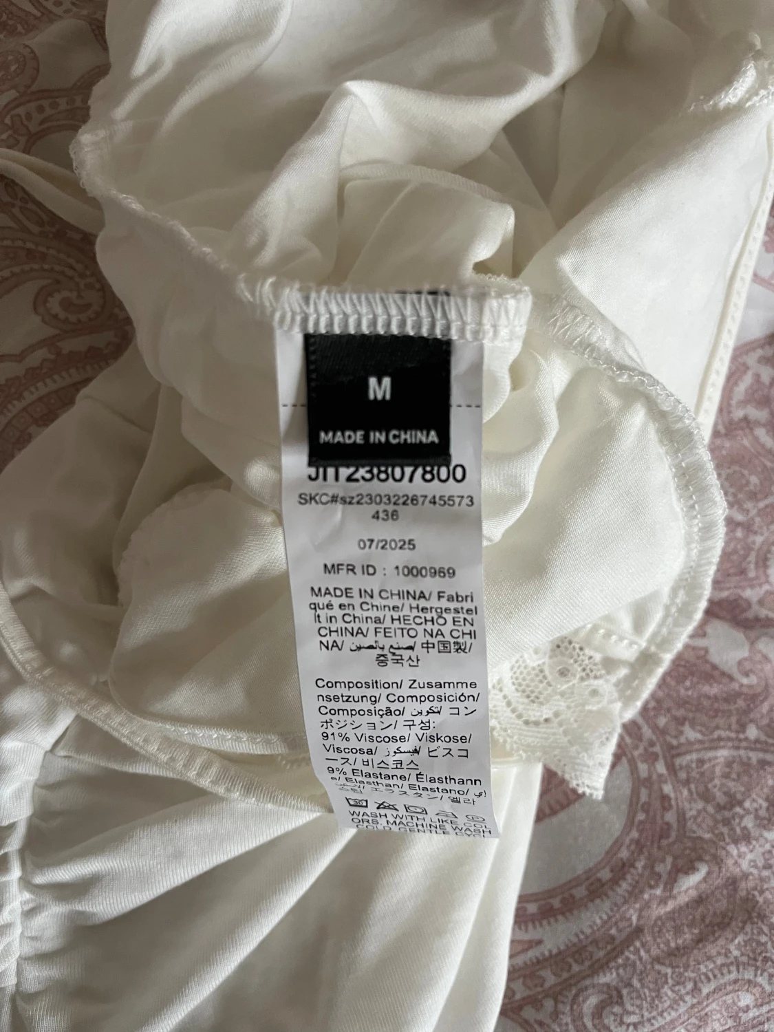 Vit spetsdetaljerad linnetopp M - 2