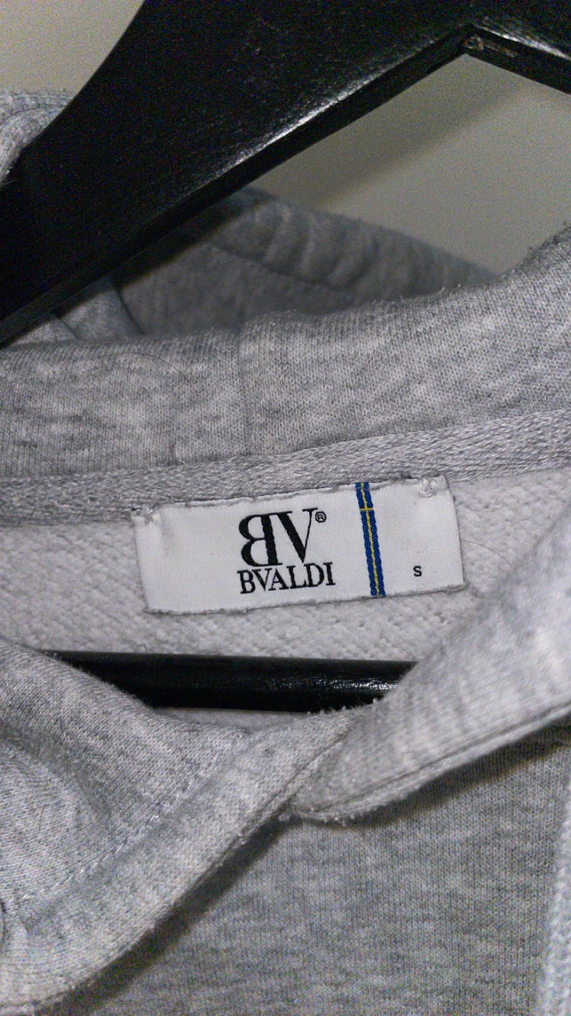 Grå hoodie från Bvaldi med tryck - 2