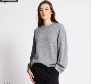 Stickad grå tröja  - Grå stickad tröja i storlek M men passar även mindre och större storlekar beroende på hur man vill att den ska sitta. Aldrig använd. 