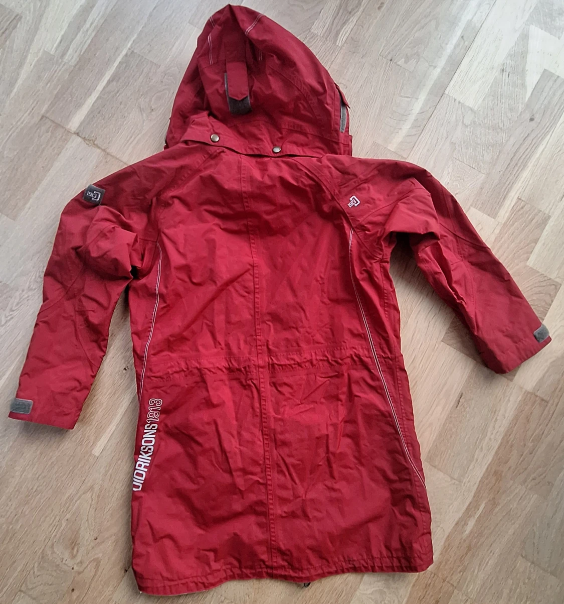 Röd regnjacka från Didriksons - 1