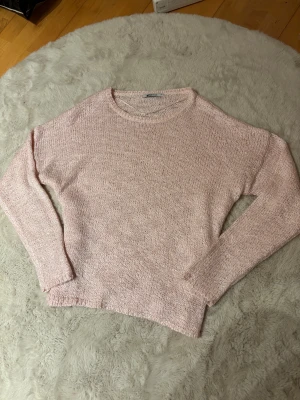 Ljusrosa stickad tröja Gina Tricot - Ljusrosa stickad tröja från Gina i strolek M💕
