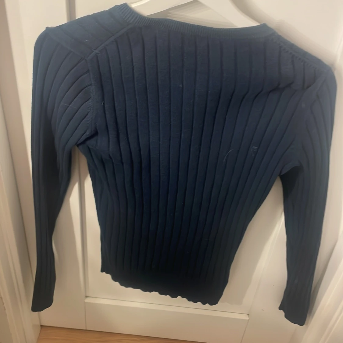 Mörkblå ribbad tröja från GANT - 1