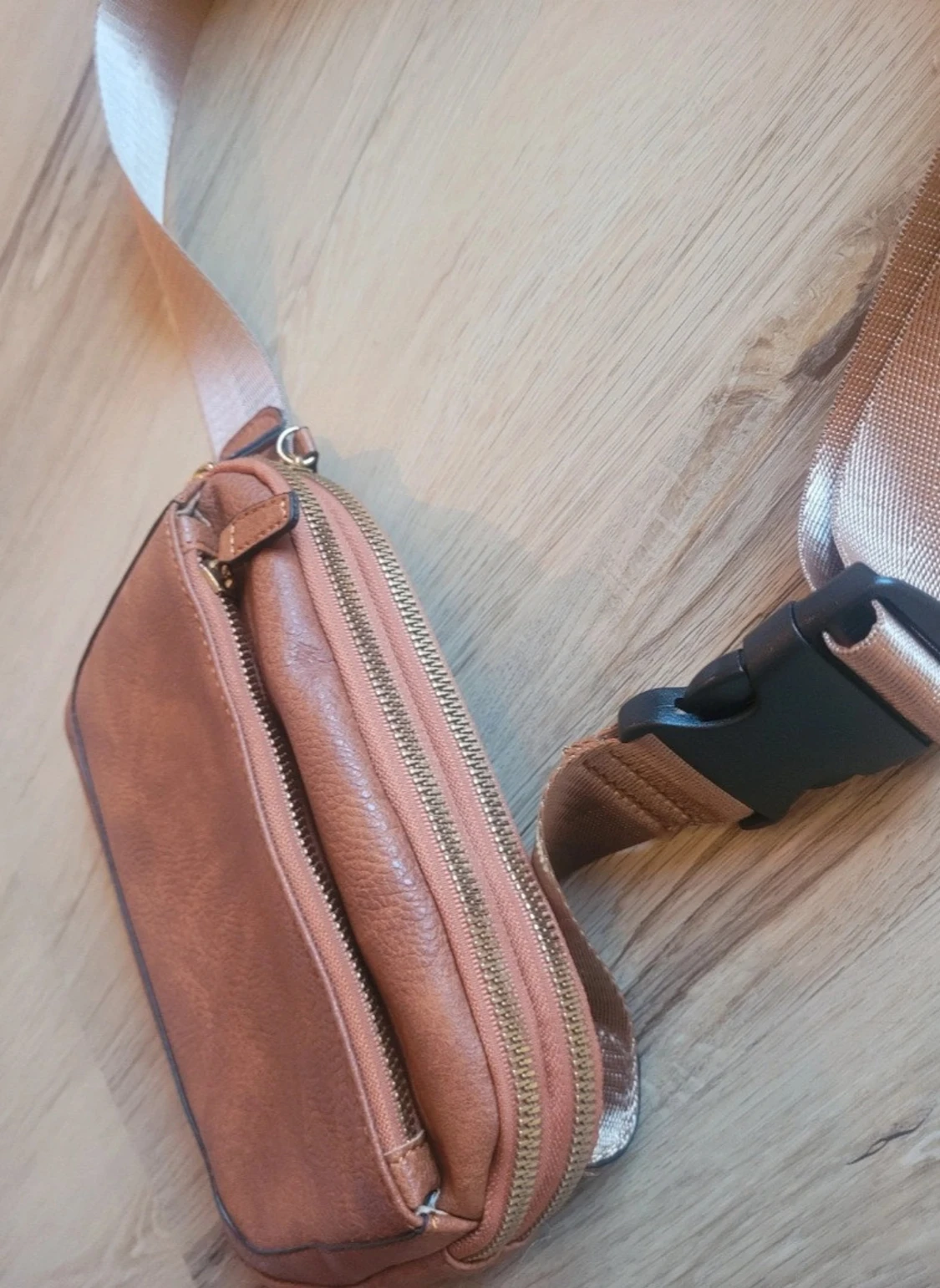 Brun axelväska i skinn - 1