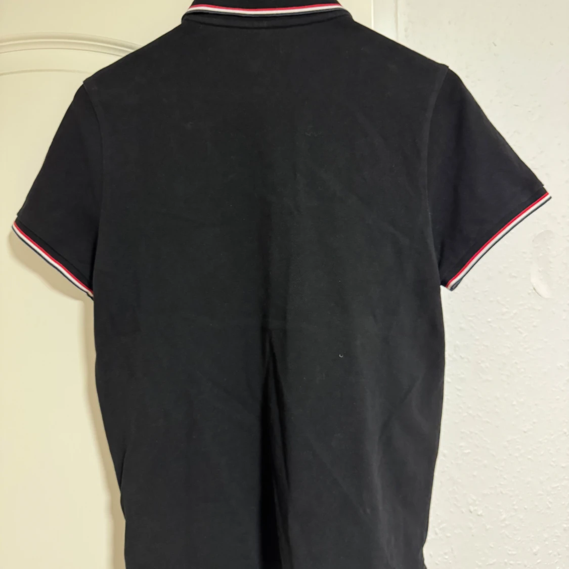 Svart pikétröja från Moncler - 4