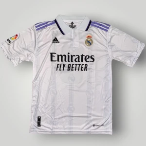 Real Madrid tröja benzema 9 strl M - Helt ny. Fin replika med grym kvalitet. Storlek: M . Pris: 349kr. Först till kvarn som gäller. Skickas direkt inom 24h