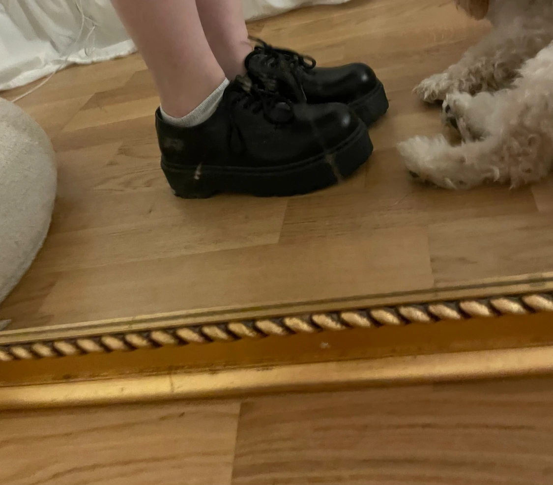 Svarta platåsneakers från VOX - 2