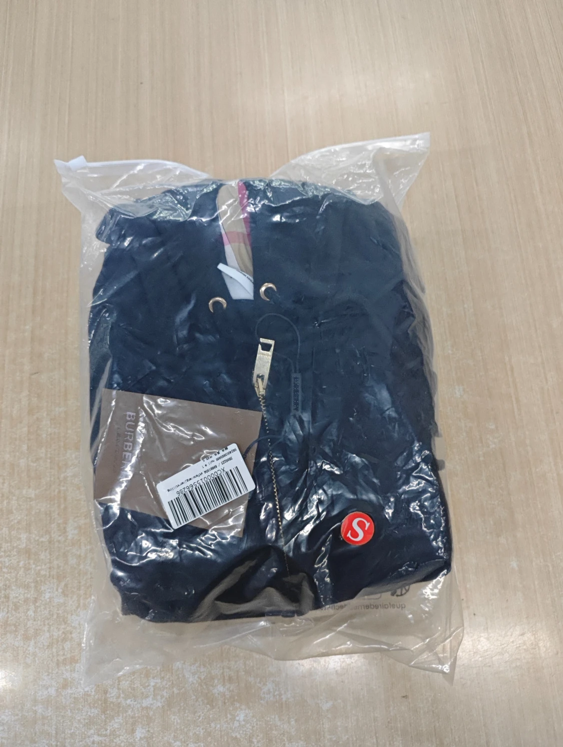 Svart hoodie från Burberry med dragkedja - 2