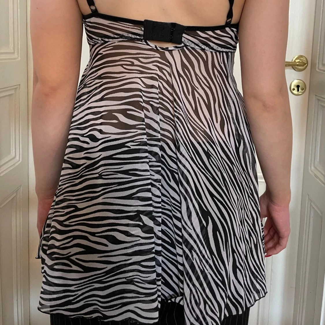 Zebramönstrad spetslinnetopp - 1