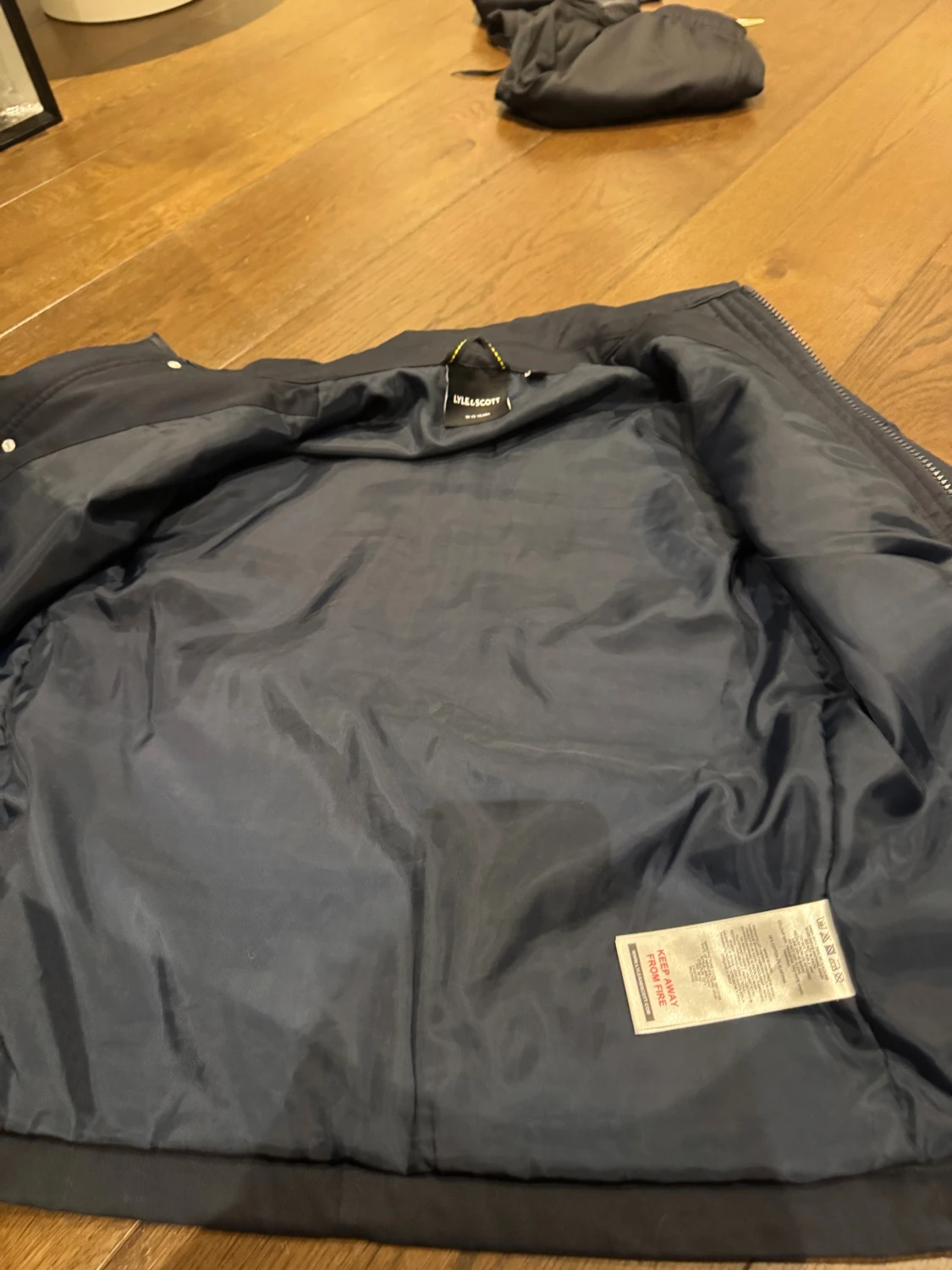 Mörkblå jacka från Lyle & Scott - 2