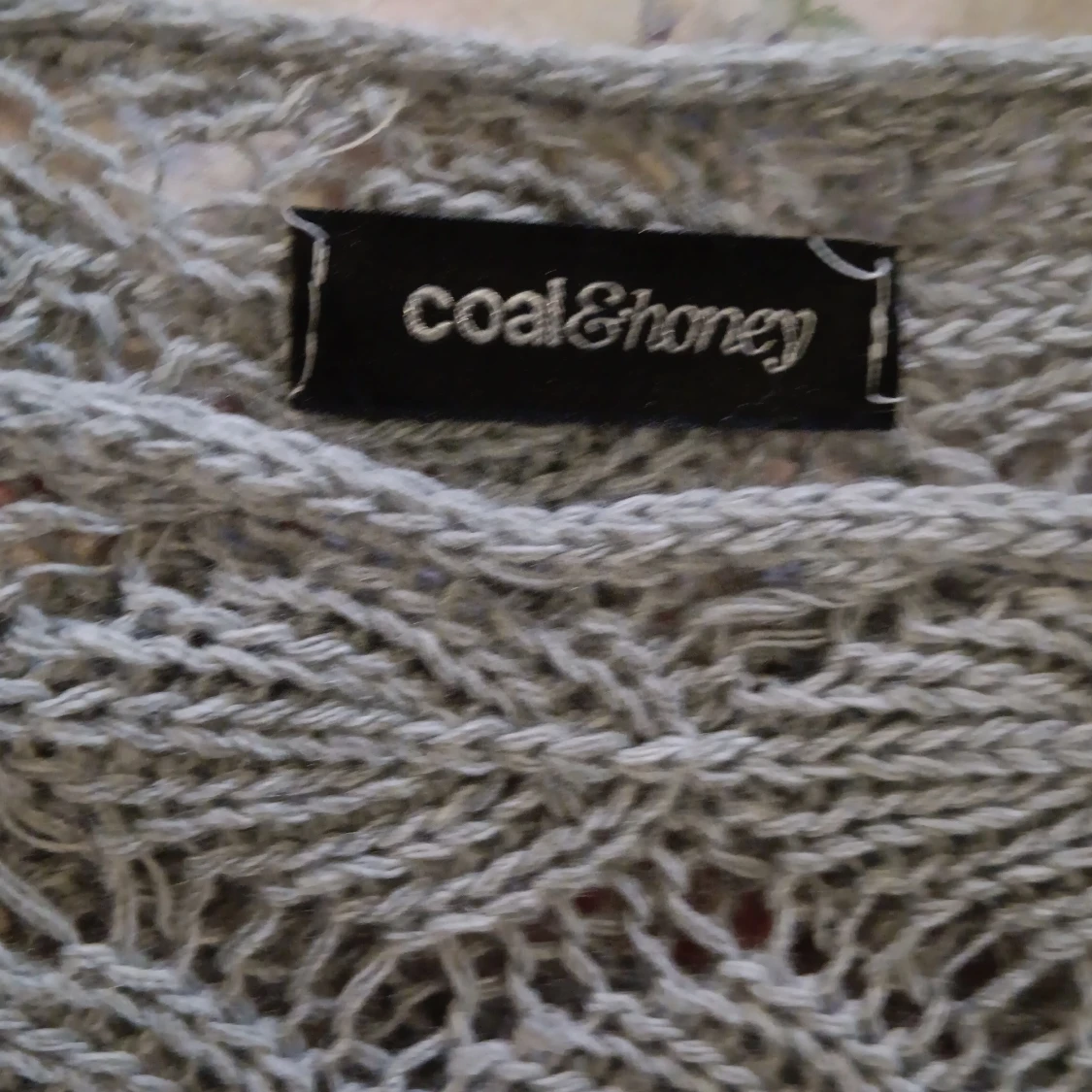 Grå stickad topp från Coal & Honey - 2