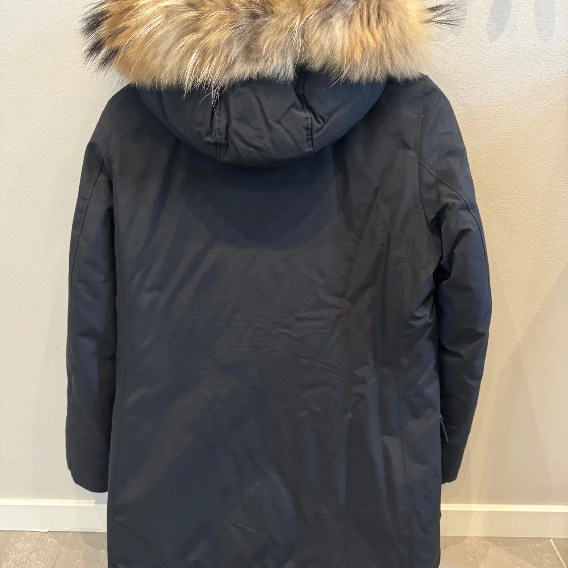 Svart parkas från Woolrich med päls - 1