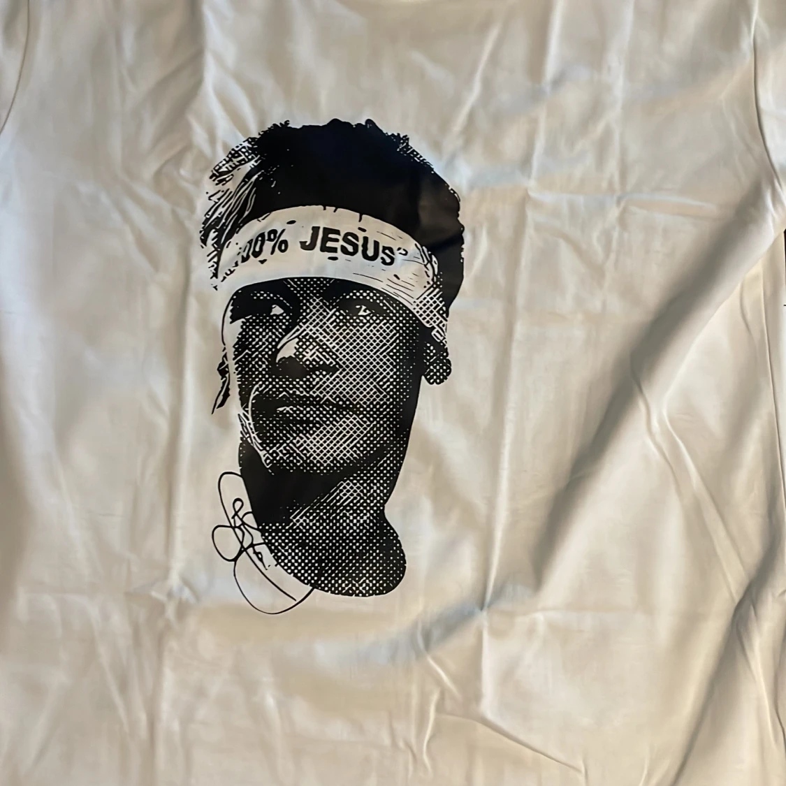 Vit t-shirt med grafiskt tryck - 1