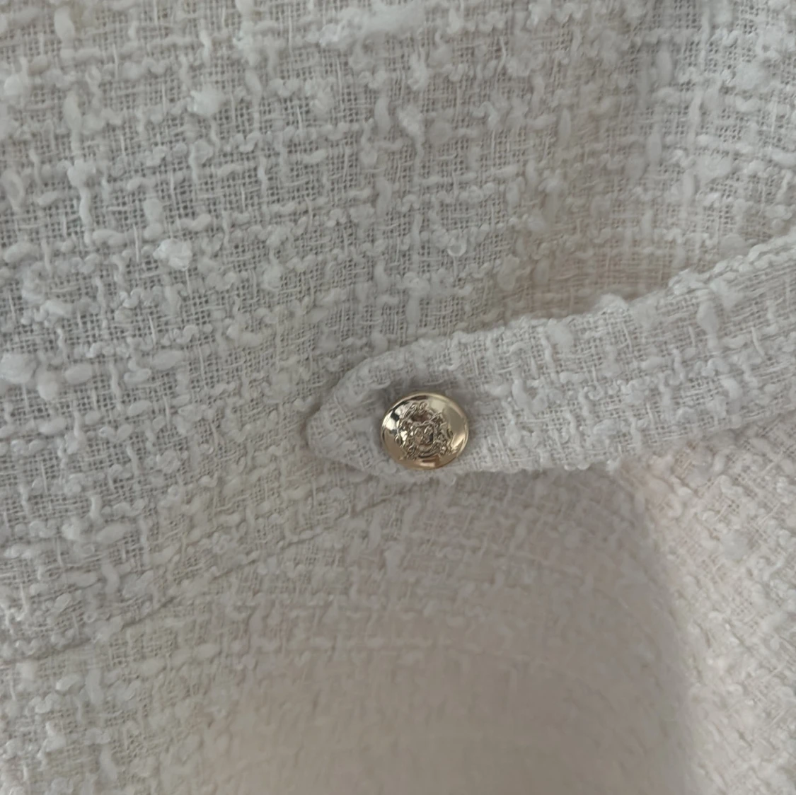 Beige kortkjol i bouclé från H&M - 2