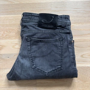 Jacob Cohen jeans - Säljer nu ett par riktigt feta Jacob Cohen jeans i storlek w32
