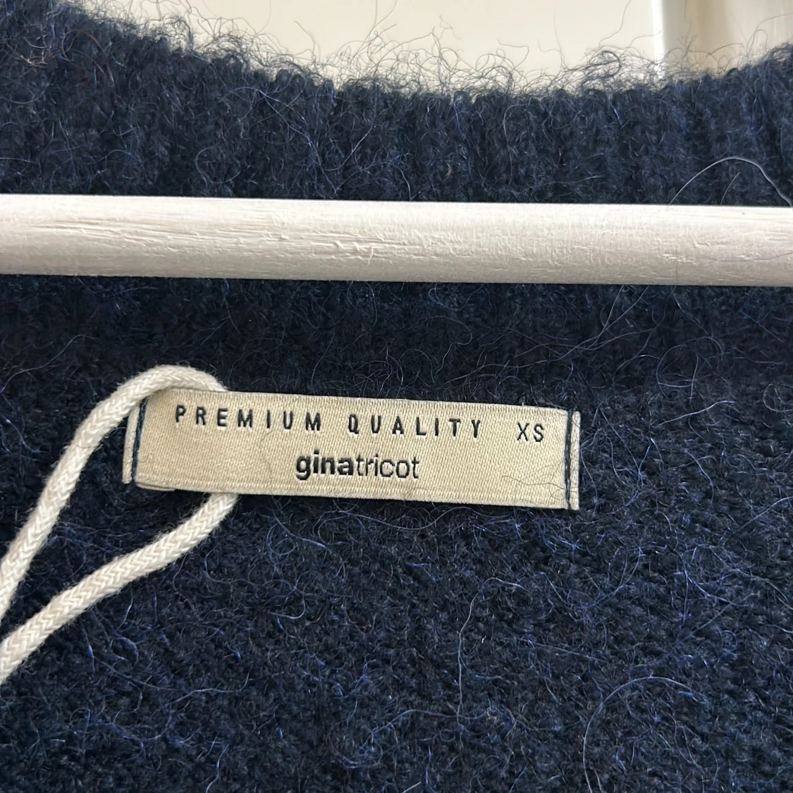 Mörkblå stickad tröja från Gina Tricot - 2