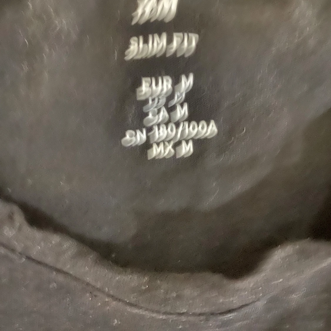 Svart slim fit t-shirt från H&M - 1