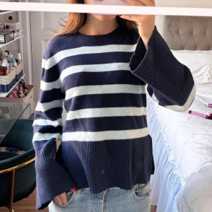 Stickad tröja!  - Fin randig stickad tröja! 